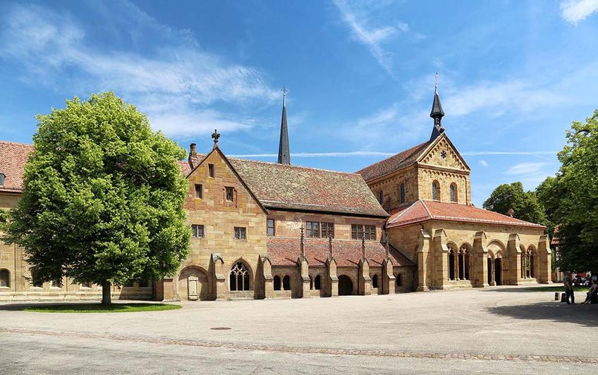 csm_Kloester-Kloster-Maulbronn-Mittelalter-Zisterzienserabtei-UNESCO-Weltkulturerbe-gotische-Kreuzgang-Brunnenhaus-Klosterschule_05_227a3c3942