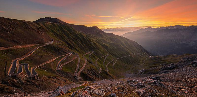 stilfserjoch-strasse-sonnenaufgang